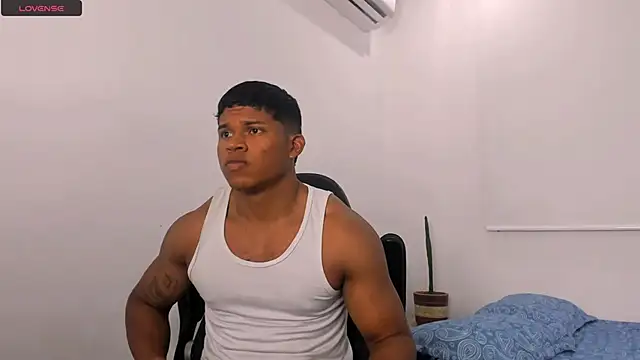 Snapshot of maxsteel177 chatting on 12, 1, 2025 maxsteel177 online show from 12, 1, 2025