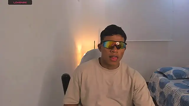 Snapshot of maxsteel177 chatting on 8, 3, 2025 maxsteel177 online show from 8, 3, 2025