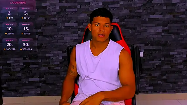 Snapshot of maxsteel177 chatting on 4, 12, 2025 maxsteel177 online show from 4, 12, 2025