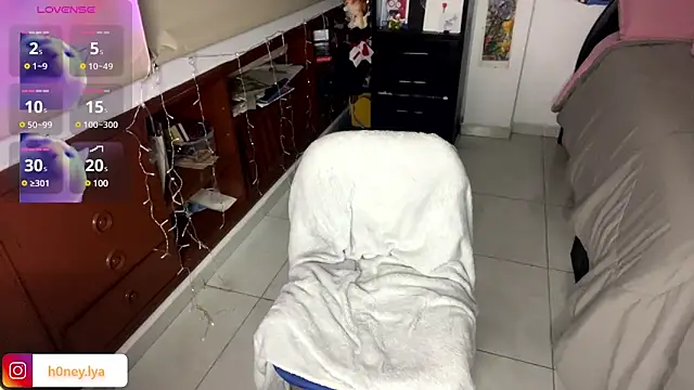 Snapshot of B0nnie_H0ney chatting on 13, 2, 2025 B0nnie H0ney online show from 13, 2, 2025