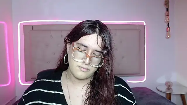 Snapshot of kathepickmanx chatting on 8, 10, 2025 kathepickmanx online show from 8, 10, 2025