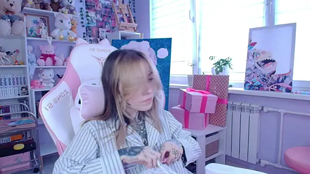 Snapshot of Catharsisi chatting on 13, 10, 2025 Catharsisi online show from 13, 10, 2025