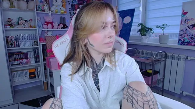 Snapshot of Catharsisi chatting on 26, 10, 2025 Catharsisi online show from 26, 10, 2025