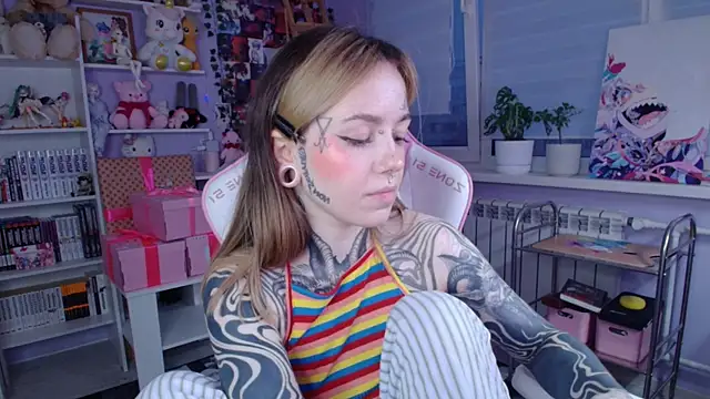 Snapshot of Catharsisi chatting on 1, 11, 2025 Catharsisi online show from 1, 11, 2025