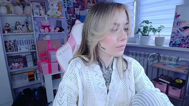 Snapshot of Catharsisi chatting on 9, 11, 2025 Catharsisi online show from 9, 11, 2025