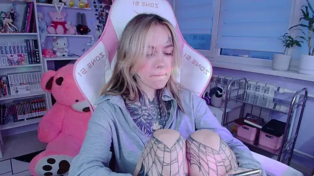 Snapshot of Catharsisi chatting on 29, 11, 2025 Catharsisi online show from 29, 11, 2025