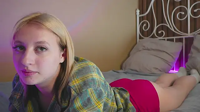 Snapshot of milasmiu chatting on 11, 1, 2025 milasmiu online show from 11, 1, 2025