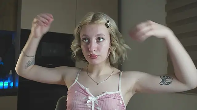 Snapshot of milasmiu chatting on 14, 3, 2025 milasmiu online show from 14, 3, 2025