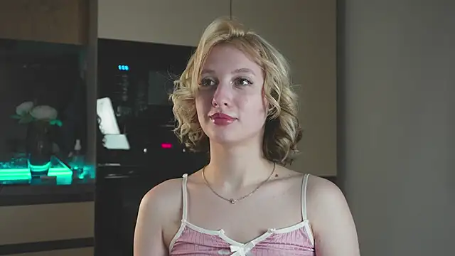 Snapshot of milasmiu chatting on 14, 3, 2025 milasmiu online show from 14, 3, 2025