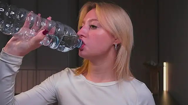 Snapshot of milasmiu chatting on 10, 9, 2025 milasmiu online show from 10, 9, 2025