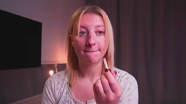 Snapshot of milasmiu chatting on 12, 9, 2025 milasmiu online show from 12, 9, 2025