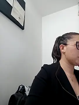 CHARLOTTE 1711 online show from 25, 2, 2025