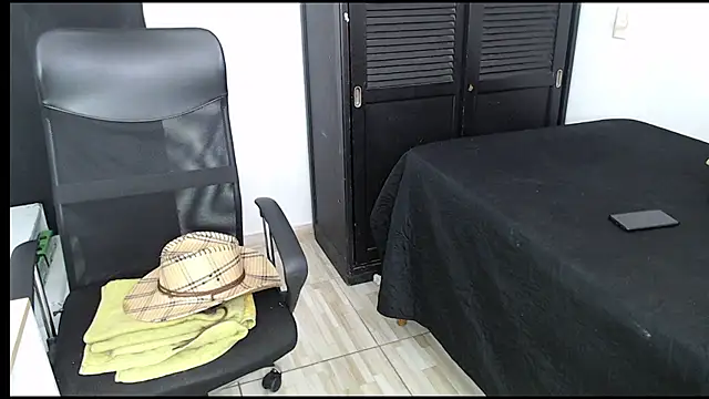 avis lara online show from 31, 10, 2025