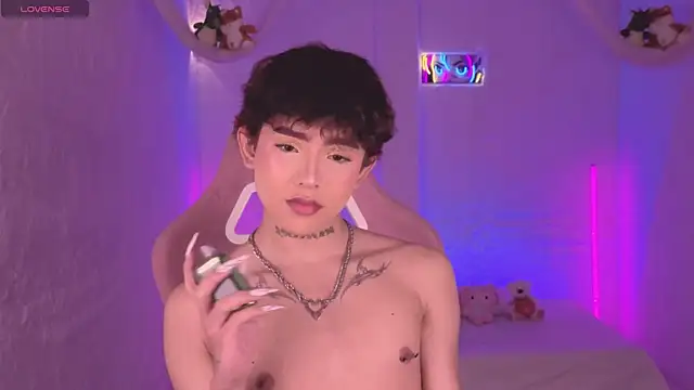 Snapshot of Evan_Hunter chatting on 5, 11, 2025 Evan Hunter online show from 5, 11, 2025