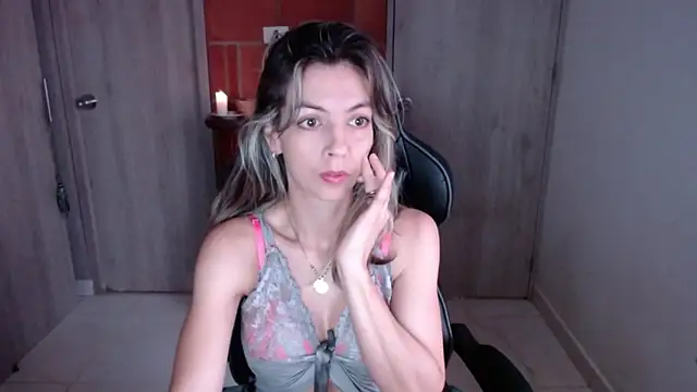 Princezzlove3 online show from 12, 2, 2025