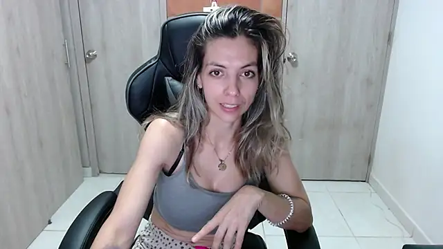 Princezzlove3 online show from 20, 3, 2025