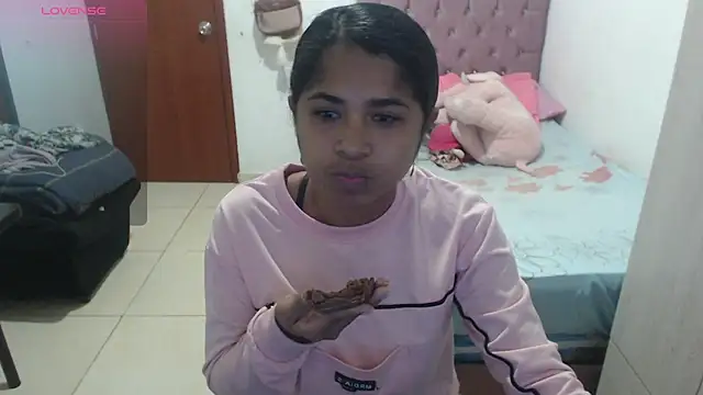 Snapshot of july-feria chatting on 23, 11, 2025 july-feria online show from 23, 11, 2025