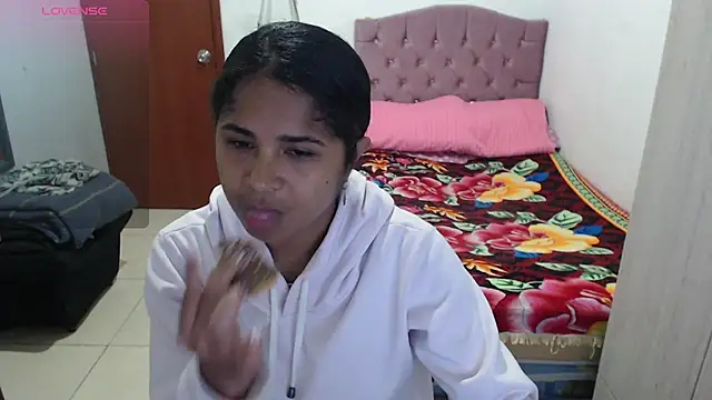 Snapshot of july-feria chatting on 30, 11, 2025 july-feria online show from 30, 11, 2025