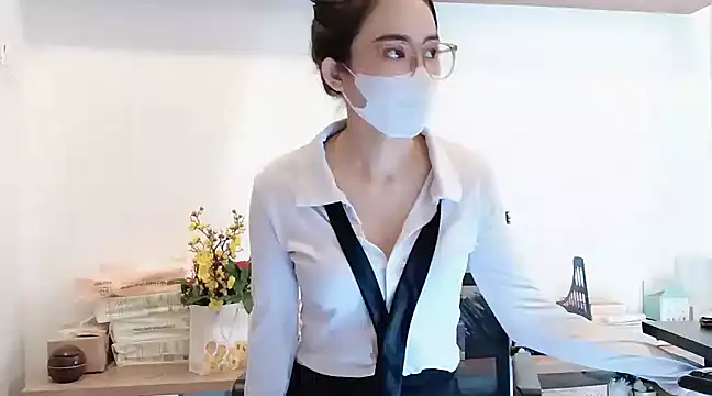 Lush-Office online show from 20, 3, 2025