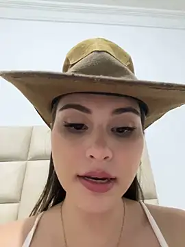 Snapshot of Aitana_Hilton_ chatting on 8, 2, 2025 Aitana Hilton online show from 8, 2, 2025