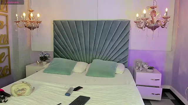 Snapshot of Aitana_Hilton_ chatting on 12, 9, 2025 Aitana Hilton online show from 12, 9, 2025