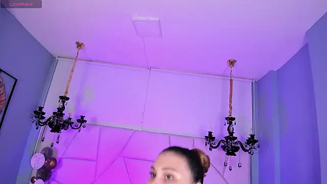 Snapshot of Aitana_Hilton_ chatting on 17, 10, 2025 Aitana Hilton online show from 17, 10, 2025