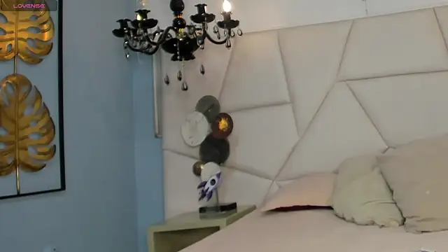 Snapshot of Aitana_Hilton_ chatting on 25, 10, 2025 Aitana Hilton online show from 25, 10, 2025