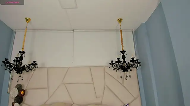 Snapshot of Aitana_Hilton_ chatting on 1, 11, 2025 Aitana Hilton online show from 1, 11, 2025