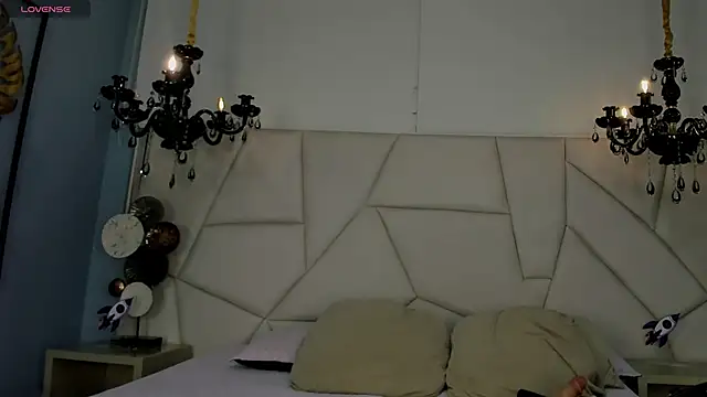 Snapshot of Aitana_Hilton_ chatting on 2, 11, 2025 Aitana Hilton online show from 2, 11, 2025