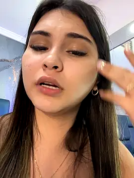 Snapshot of Aitana_Hilton_ chatting on 8, 11, 2025 Aitana Hilton online show from 8, 11, 2025