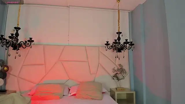 Snapshot of Aitana_Hilton_ chatting on 25, 11, 2025 Aitana Hilton online show from 25, 11, 2025