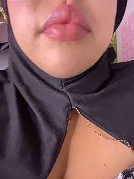Snapshot of zahra_Jalid chatting on 17, 4, 2026 zahra Jalid online show from 17, 4, 2026