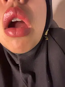 Snapshot of zahra_Jalid chatting on 21, 4, 2026 zahra Jalid online show from 21, 4, 2026