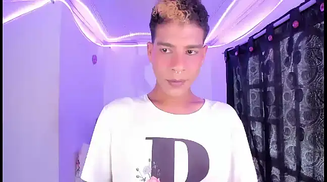 Snapshot of Ethan_Boyy chatting on 3, 2, 2025 Ethan Boyy online show from 3, 2, 2025