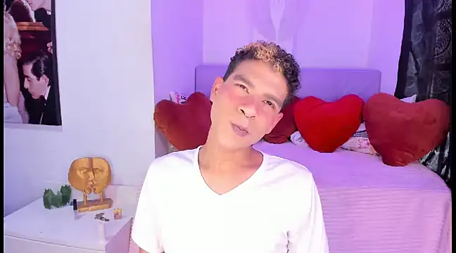 Snapshot of Ethan_Boyy chatting on 15, 2, 2025 Ethan Boyy online show from 15, 2, 2025