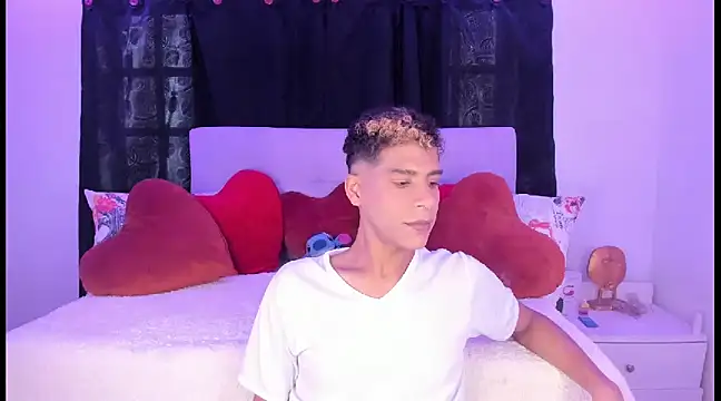 Snapshot of Ethan_Boyy chatting on 22, 2, 2025 Ethan Boyy online show from 22, 2, 2025
