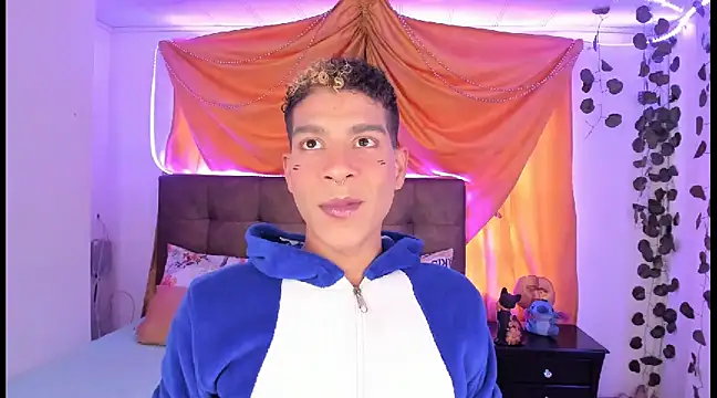 Snapshot of Ethan_Boyy chatting on 5, 3, 2025 Ethan Boyy online show from 5, 3, 2025