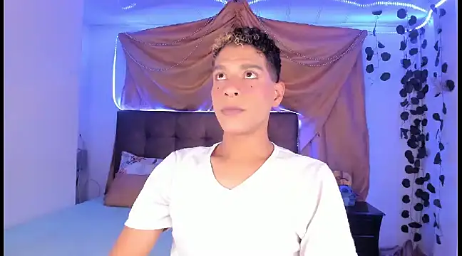 Snapshot of Ethan_Boyy chatting on 8, 3, 2025 Ethan Boyy online show from 8, 3, 2025