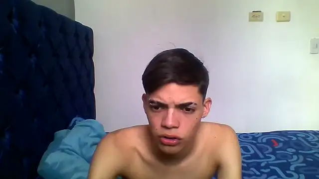 Snapshot of Latinos_2001 chatting on 6, 5, 2026 Latinos 2001 online show from 6, 5, 2026