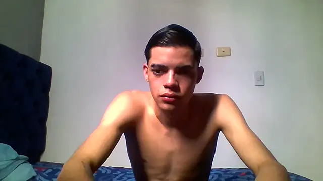 Snapshot of Latinos_2001 chatting on 13, 5, 2026 Latinos 2001 online show from 13, 5, 2026