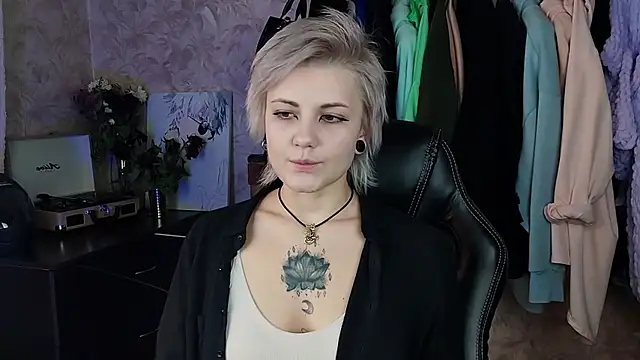 EvaBrownie online show from 31, 1, 2025