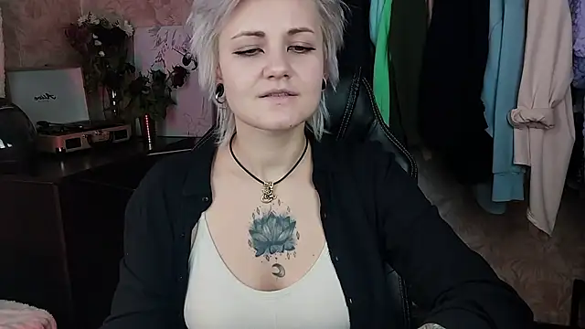 EvaBrownie online show from 31, 1, 2025