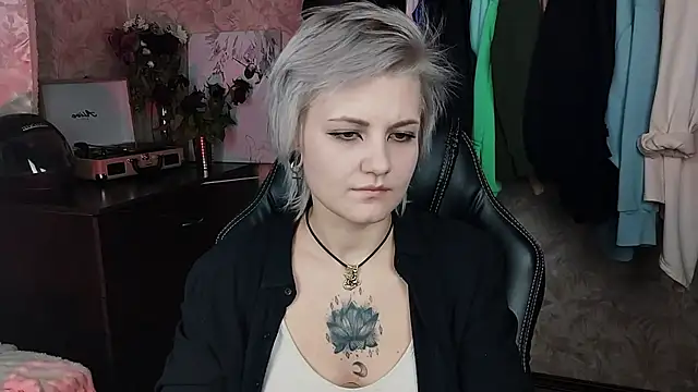 EvaBrownie online show from 31, 1, 2025