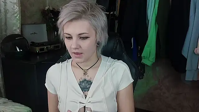 EvaBrownie online show from 2, 2, 2025