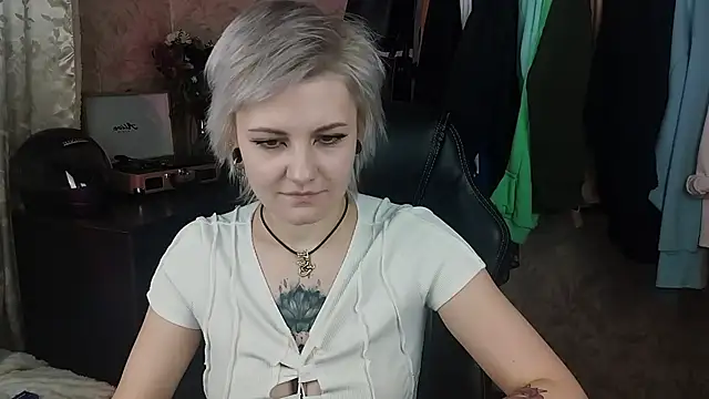 EvaBrownie online show from 2, 2, 2025