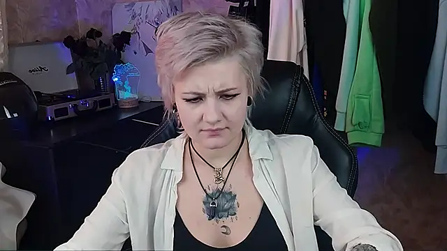 EvaBrownie online show from 4, 2, 2025