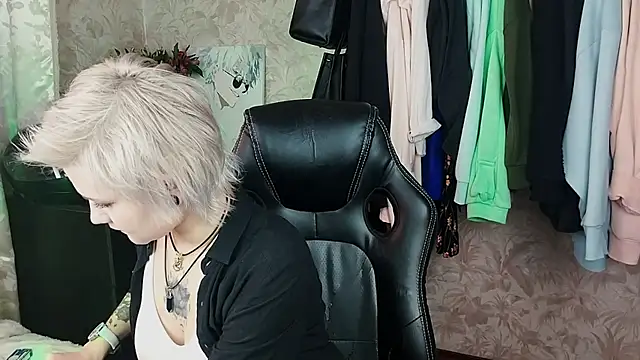 EvaBrownie online show from 5, 2, 2025