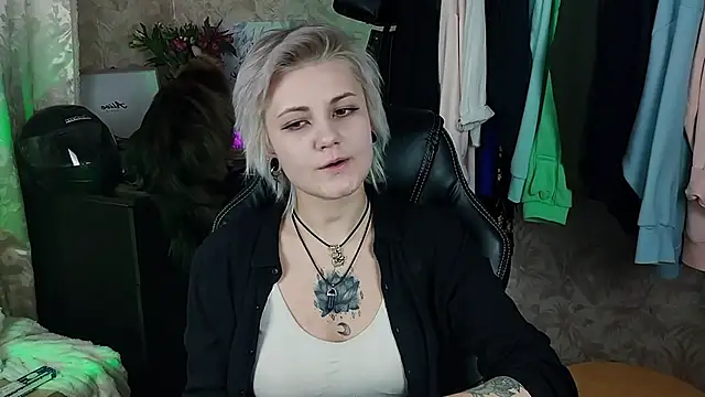 EvaBrownie online show from 5, 2, 2025