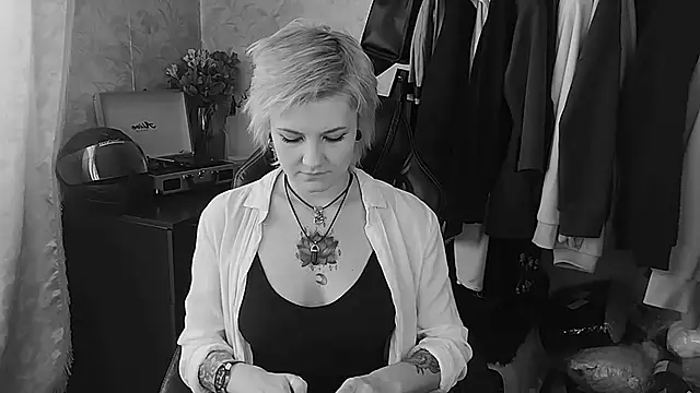 EvaBrownie online show from 18, 2, 2025