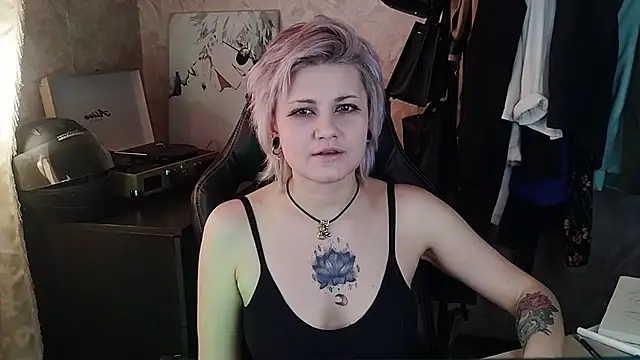 EvaBrownie online show from 8, 3, 2025